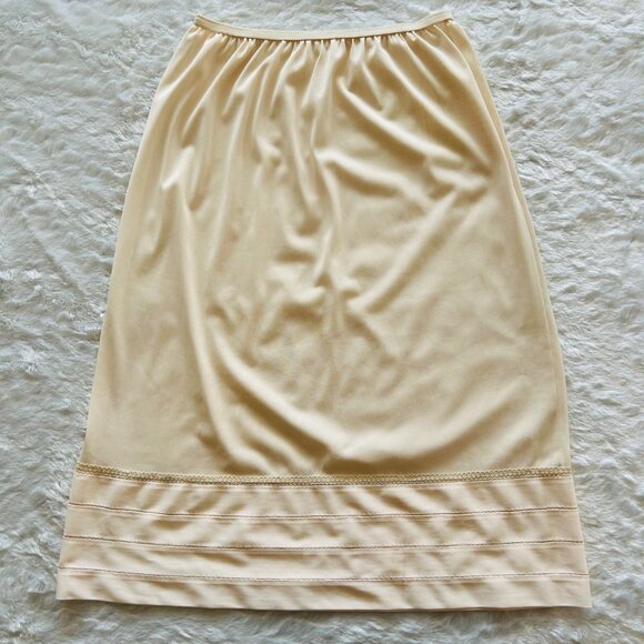 Vintage Komar Pillow Tab Beige Nylon Half Slip Coquette Cottagecore Skirt Medium - Picture 4 of 10